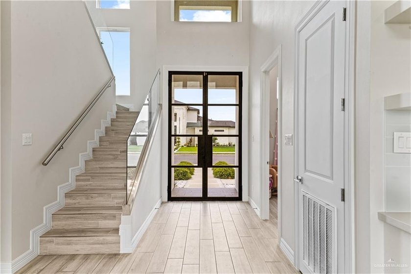 This spacious 4 bedroom, 2.5 bath home offers ample living space - photo 2