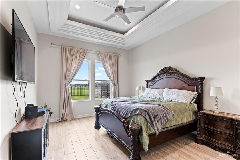 This spacious 4 bedroom, 2.5 bath home offers ample living space - photo 8