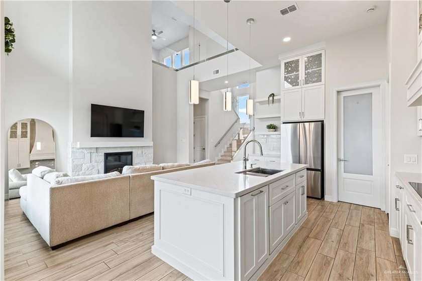 This spacious 4 bedroom, 2.5 bath home offers ample living space - photo 10