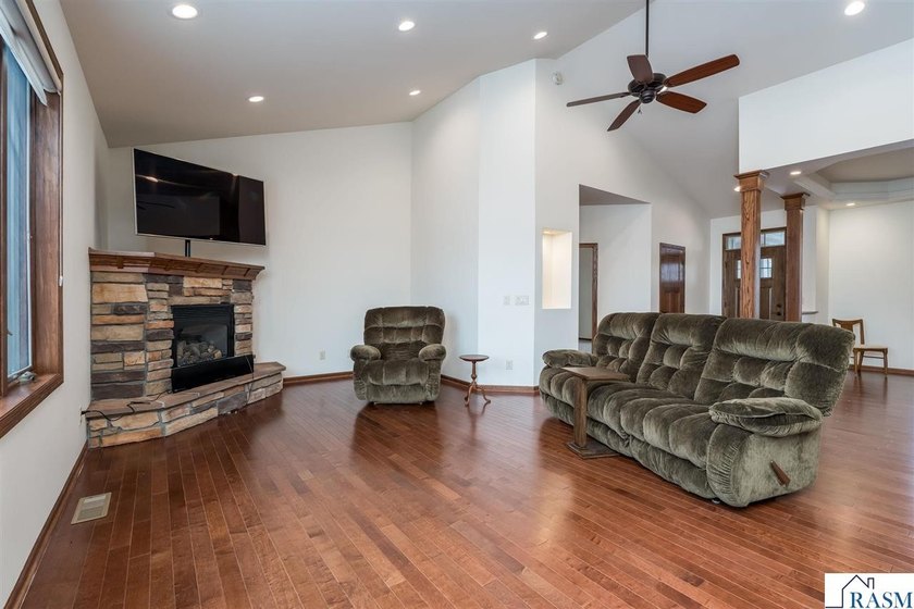 You'll marvel at this stunning 4-bedroom, 3-bathroom home - photo 15