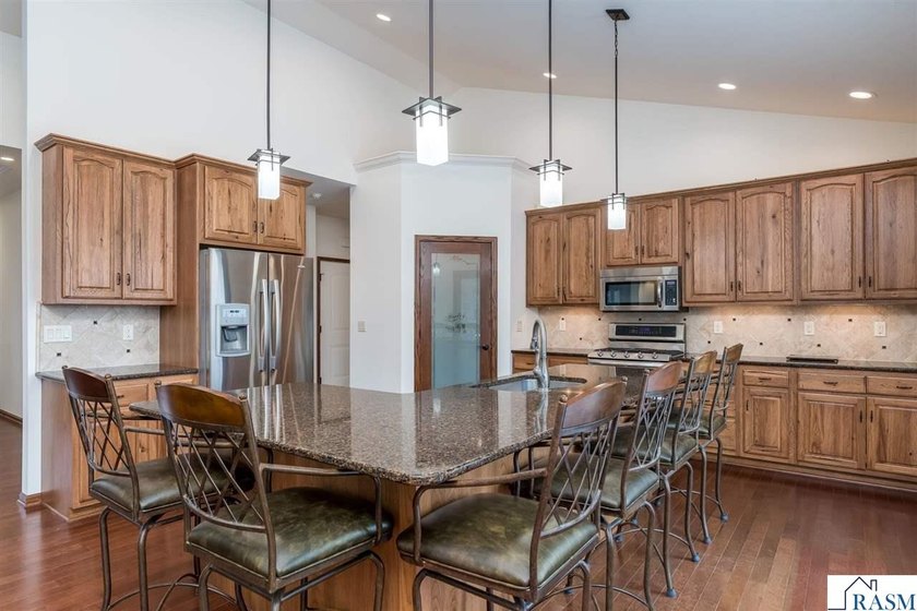 You'll marvel at this stunning 4-bedroom, 3-bathroom home - photo 22