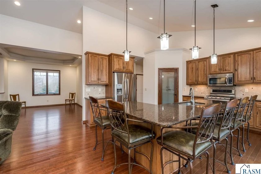 You'll marvel at this stunning 4-bedroom, 3-bathroom home - photo 23