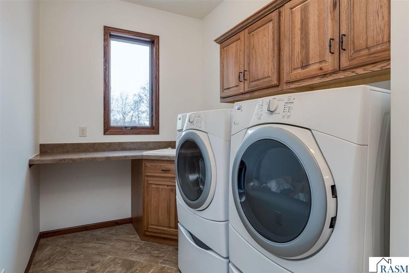 You'll marvel at this stunning 4-bedroom, 3-bathroom home - photo 27