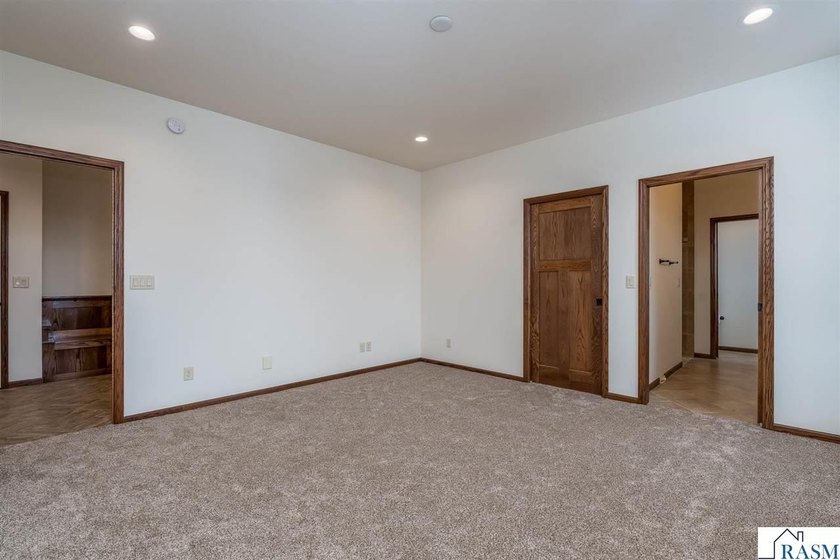 You'll marvel at this stunning 4-bedroom, 3-bathroom home - photo 32