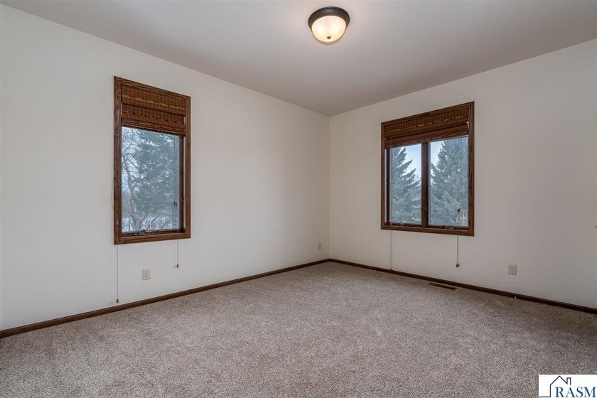 You'll marvel at this stunning 4-bedroom, 3-bathroom home - photo 33