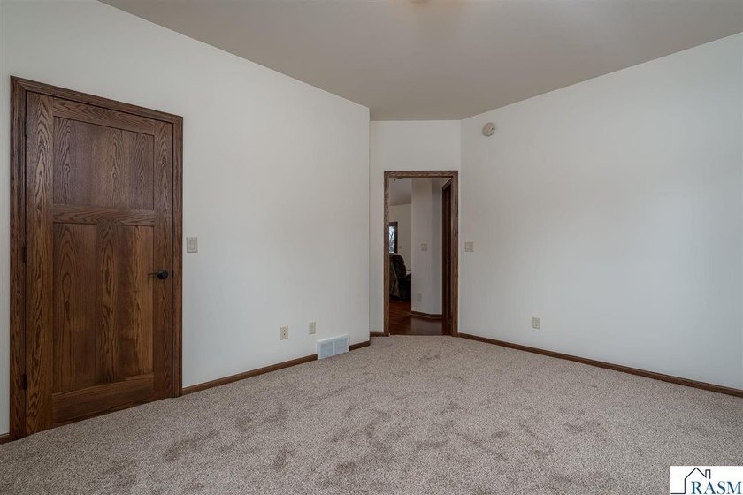 You'll marvel at this stunning 4-bedroom, 3-bathroom home - photo 34