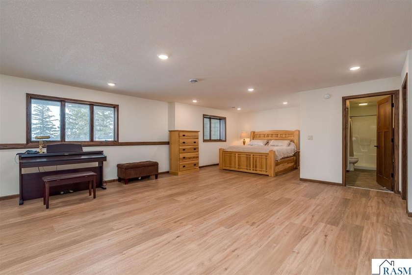 You'll marvel at this stunning 4-bedroom, 3-bathroom home - photo 39