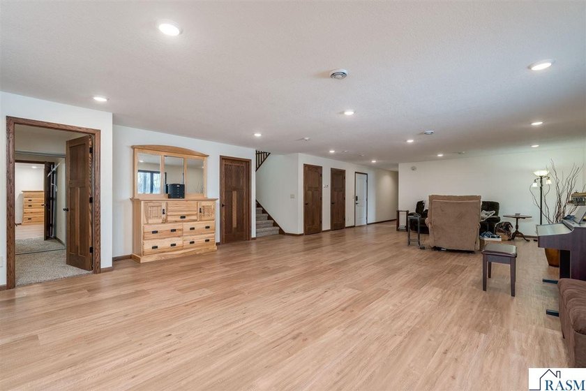 You'll marvel at this stunning 4-bedroom, 3-bathroom home - photo 40