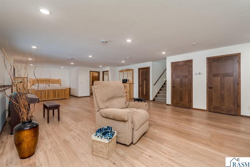 You'll marvel at this stunning 4-bedroom, 3-bathroom home - photo 41
