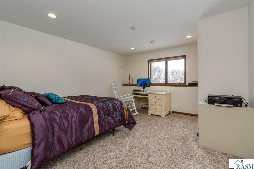 You'll marvel at this stunning 4-bedroom, 3-bathroom home - photo 44