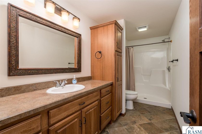 You'll marvel at this stunning 4-bedroom, 3-bathroom home - photo 45