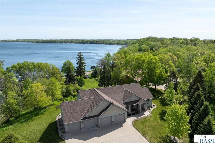 You'll marvel at this stunning 4-bedroom, 3-bathroom home - photo 47