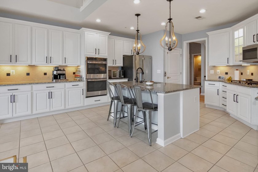 Welcome to 2700 Beech Orchard Lane. - From the moment you arrive - photo 8