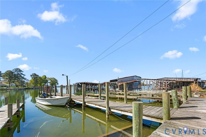 This property is located in a protected cove on the Yeocomico - photo 4