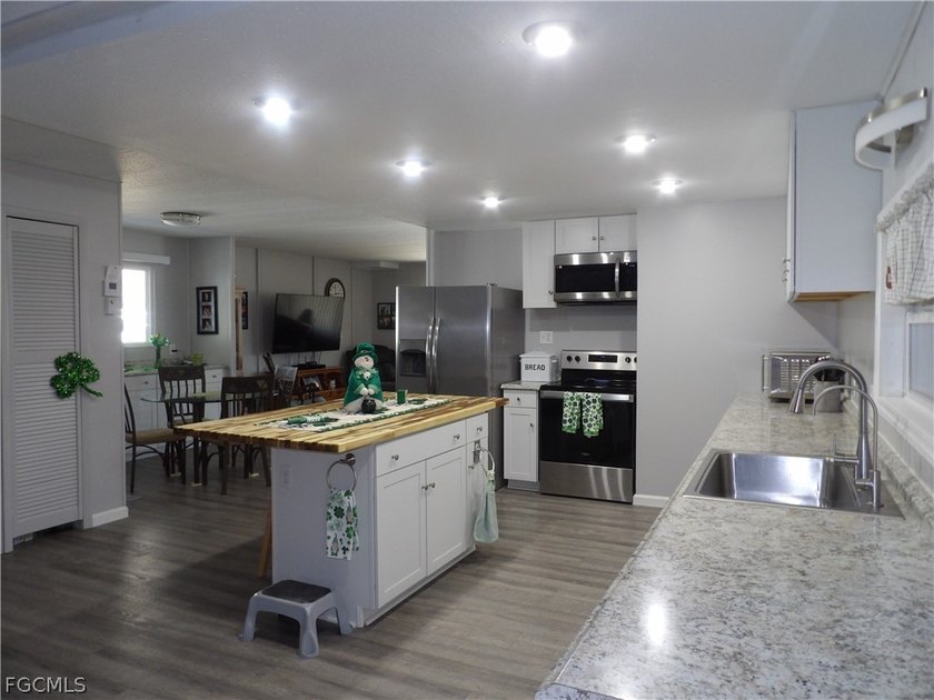 Experience modern living in this Spacious and Updated 2-bedroom - photo 5