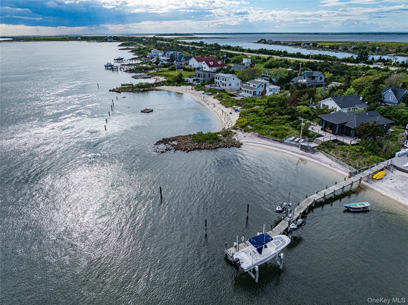 Welcome to 94 Savannah Walk, an exclusive waterfront retreat - photo 2