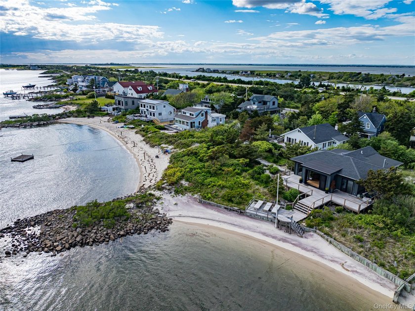 Welcome to 94 Savannah Walk, an exclusive waterfront retreat - photo 3