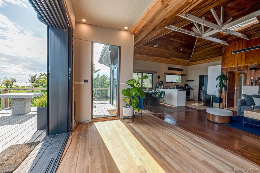 Welcome to 94 Savannah Walk, an exclusive waterfront retreat - photo 5