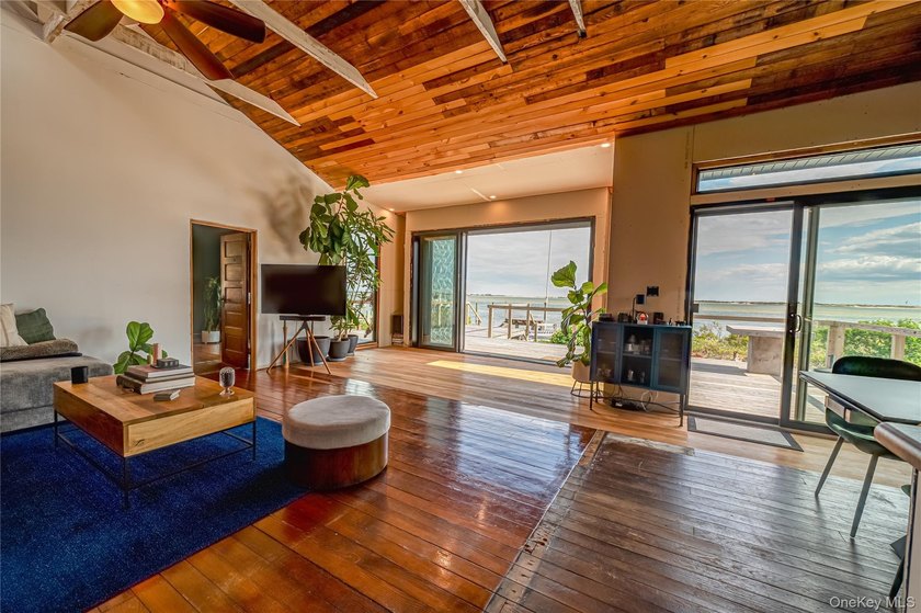 Welcome to 94 Savannah Walk, an exclusive waterfront retreat - photo 6
