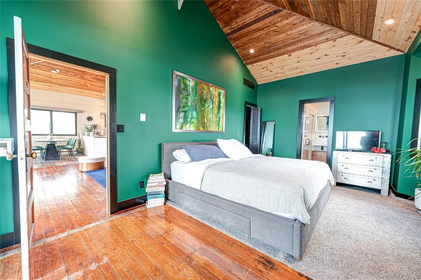 Welcome to 94 Savannah Walk, an exclusive waterfront retreat - photo 10