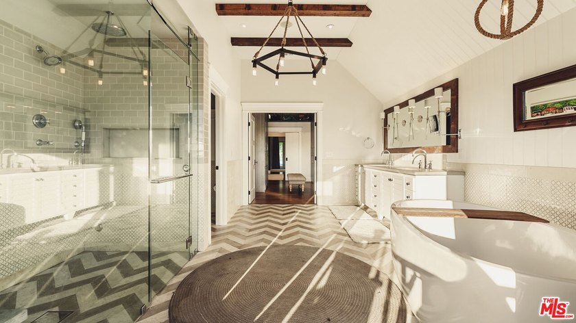 North of Montana, this 6-bedroom, 3.5-bath residence blends - photo 17