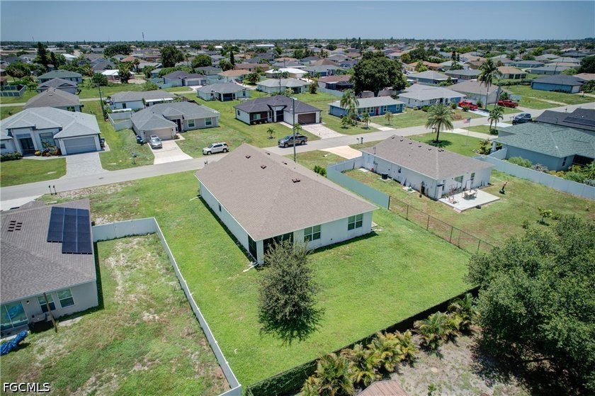 Welcome to this beautifully maintained 4-bedroom, 2-bath home in - photo 33