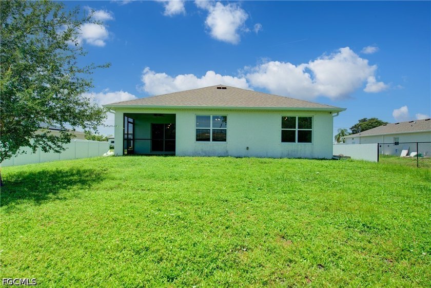 Welcome to this beautifully maintained 4-bedroom, 2-bath home in - photo 42