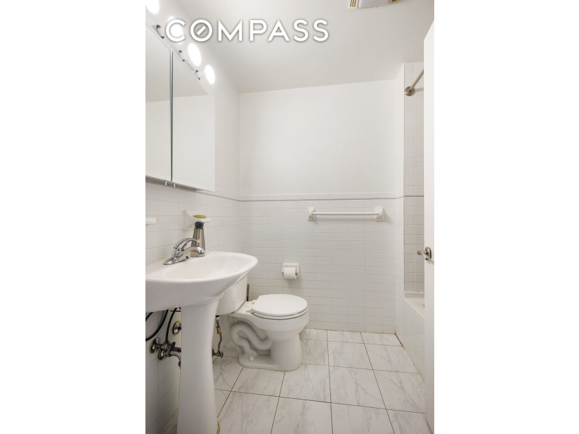 This stunning southern and Eastern Exposure corner two-bedroom - photo 5