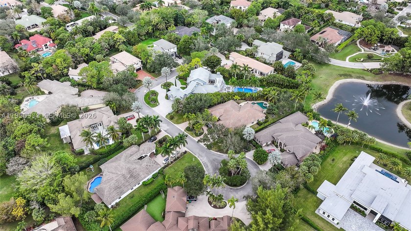Prime lakefront, within an exclusive gated enclave of 17 custom - photo 12