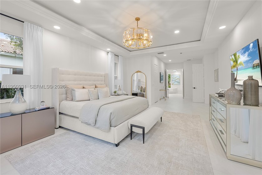 Prime lakefront, within an exclusive gated enclave of 17 custom - photo 15
