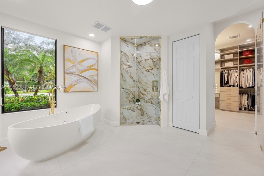 Prime lakefront, within an exclusive gated enclave of 17 custom - photo 16