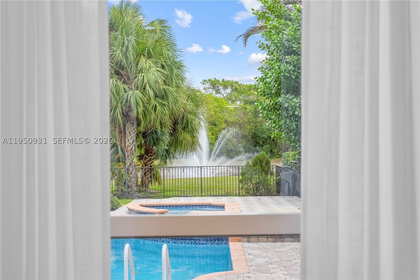 Prime lakefront, within an exclusive gated enclave of 17 custom - photo 18