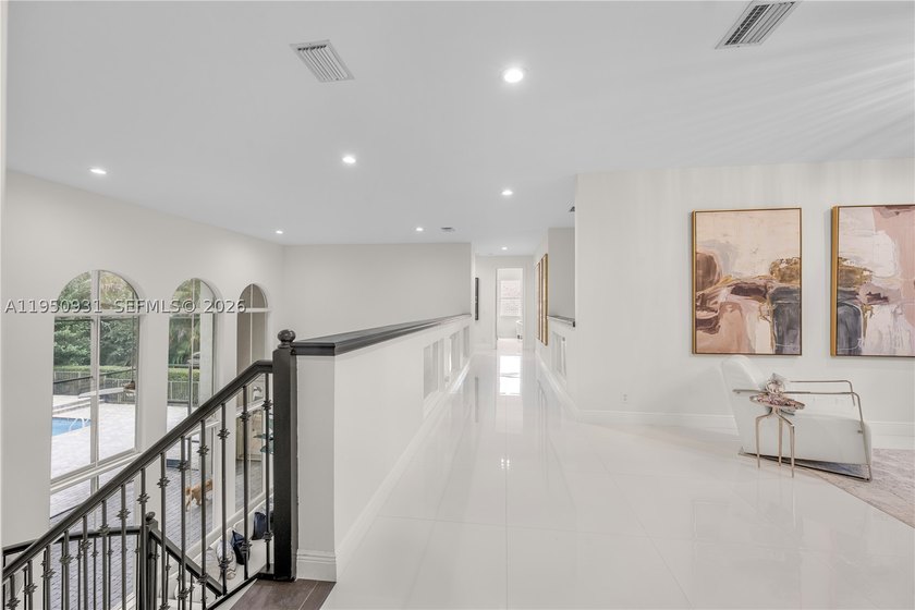 Prime lakefront, within an exclusive gated enclave of 17 custom - photo 19