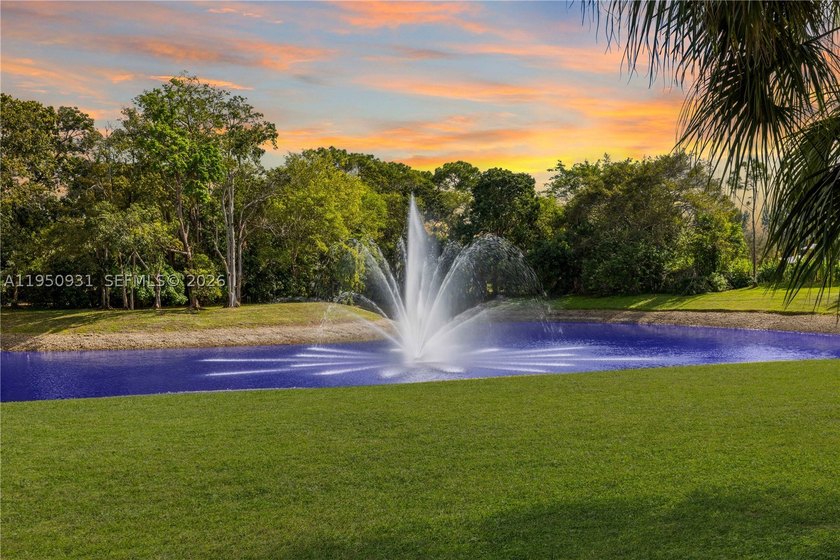 Prime lakefront, within an exclusive gated enclave of 17 custom - photo 20