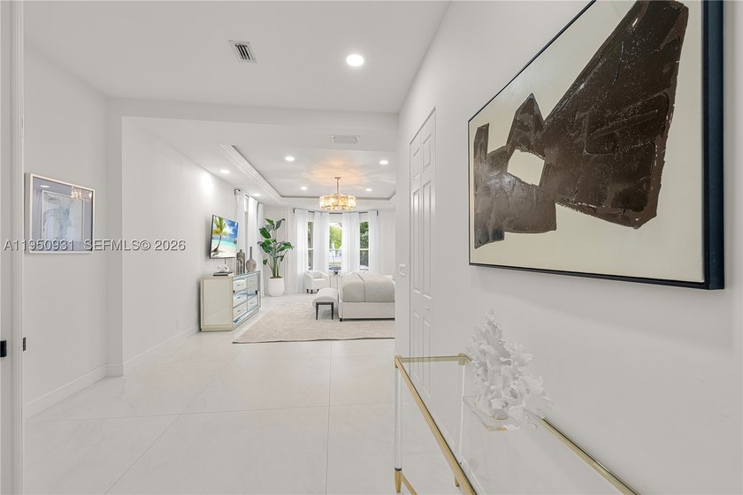 Prime lakefront, within an exclusive gated enclave of 17 custom - photo 27