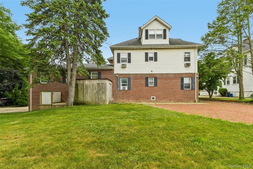 Rare Opportunity! Exceptional Two-Family Home in Manhasset A - photo 33