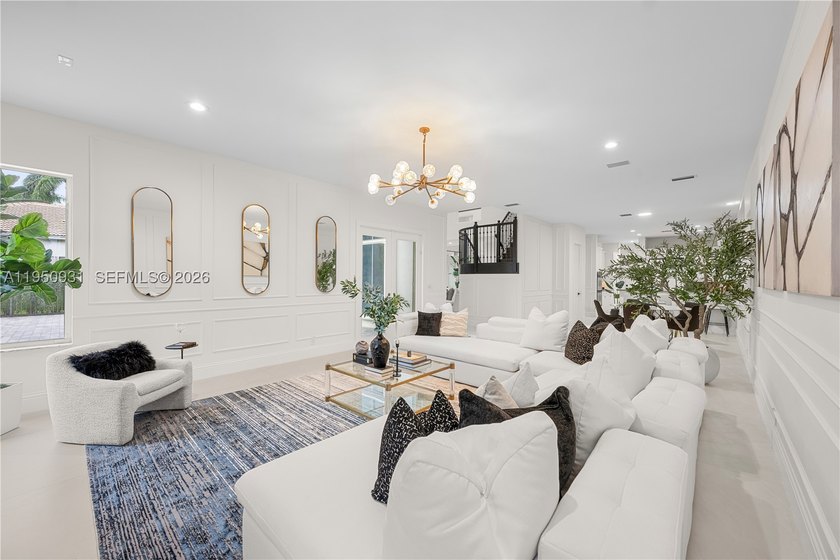 Prime lakefront, within an exclusive gated enclave of 17 custom - photo 34