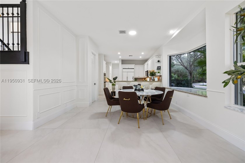 Prime lakefront, within an exclusive gated enclave of 17 custom - photo 40
