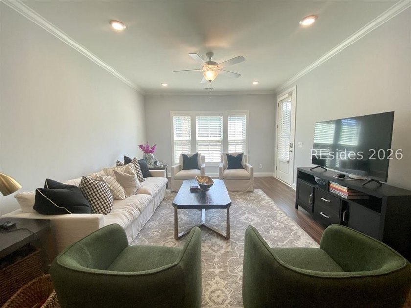 Great location to all Bluffton has to offer! Newer and in great - photo 2