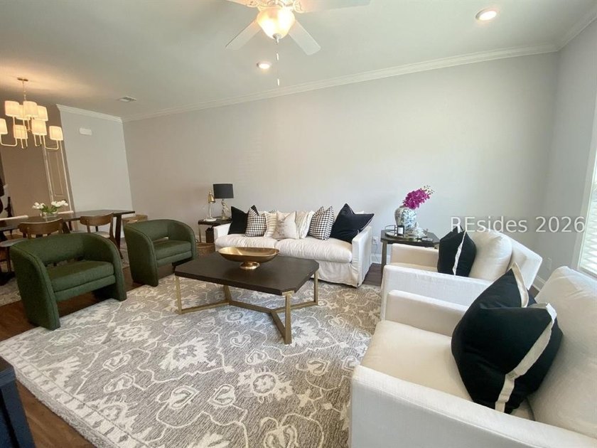 Great location to all Bluffton has to offer! Newer and in great - photo 3