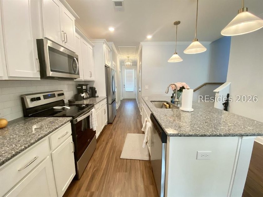 Great location to all Bluffton has to offer! Newer and in great - photo 5