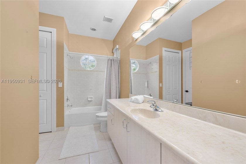 Prime lakefront, within an exclusive gated enclave of 17 custom - photo 46