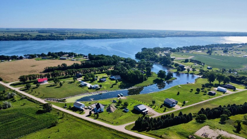 This lakeshore lot at Tranquility Bay has 100+ Ft of shoreline - photo 6