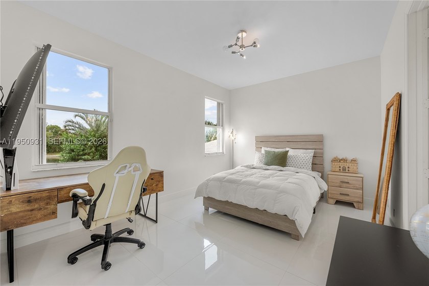 Prime lakefront, within an exclusive gated enclave of 17 custom - photo 48
