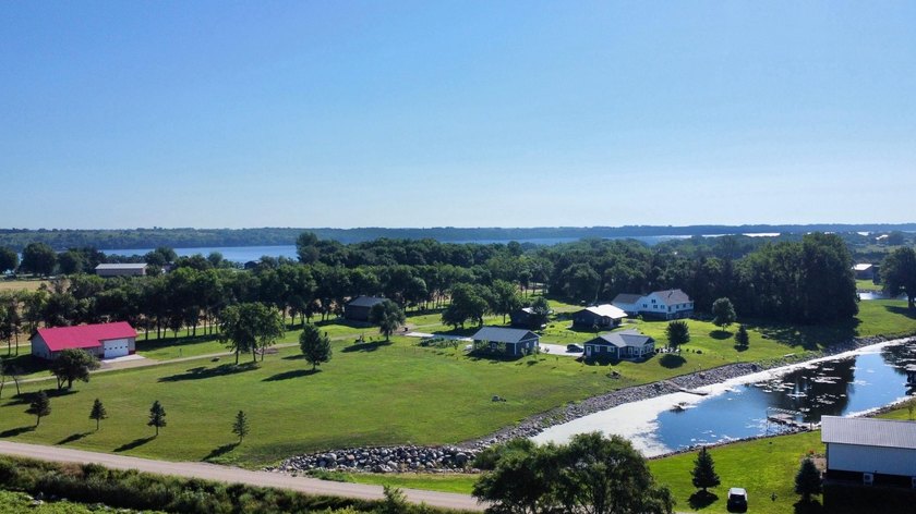 This lakeshore lot at Tranquility Bay has 100+ Ft of shoreline - photo 8