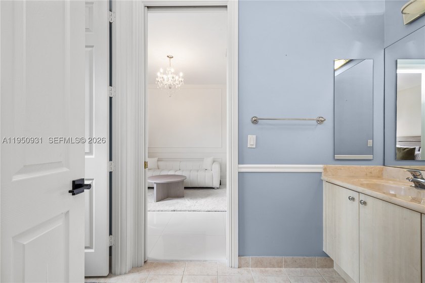 Prime lakefront, within an exclusive gated enclave of 17 custom - photo 50