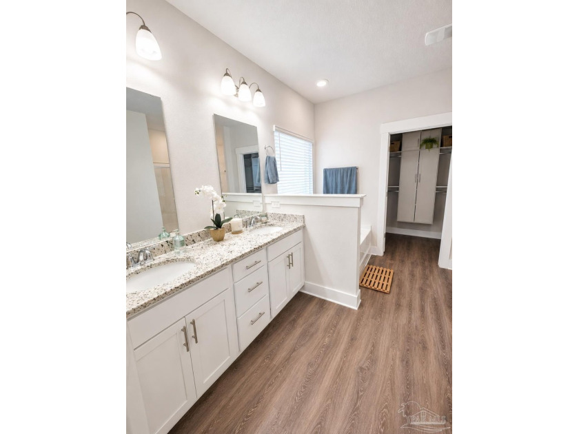 LOW INTEREST RATE ASSUMABLE VA LOAN!! This delightful 4-bedroom - photo 33