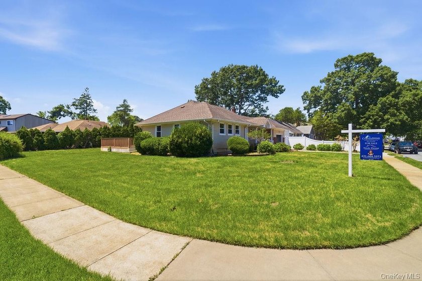 Welcome to 2934 Kinloch Road, a beautifully renovated 4-bedroom - photo 2