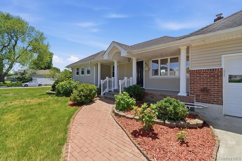 Welcome to 2934 Kinloch Road, a beautifully renovated 4-bedroom - photo 4