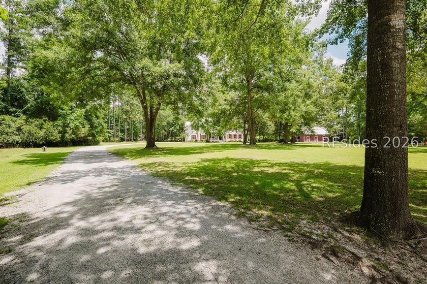 Exceptional Bluffton estate located at 10 Derby Court in Rose - photo 4